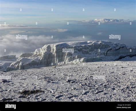  ザフ・アルパインの氷河と雪に覆われた頂点！